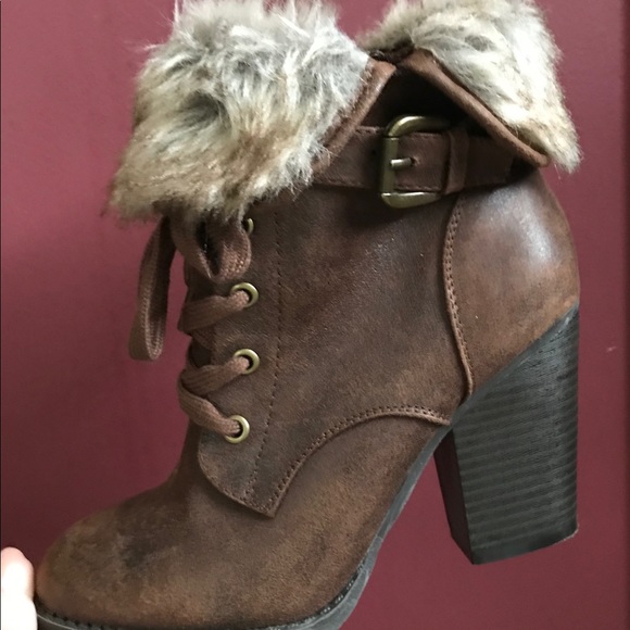 Cute Fur Booties - Picture 3 of 4